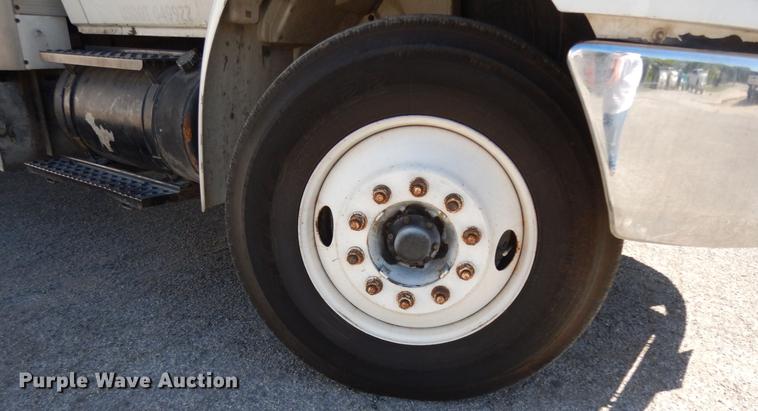 image for item DJ0772 2006 International 4300  box truck