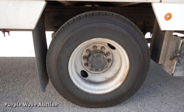 image for item DJ0772 2006 International 4300  box truck