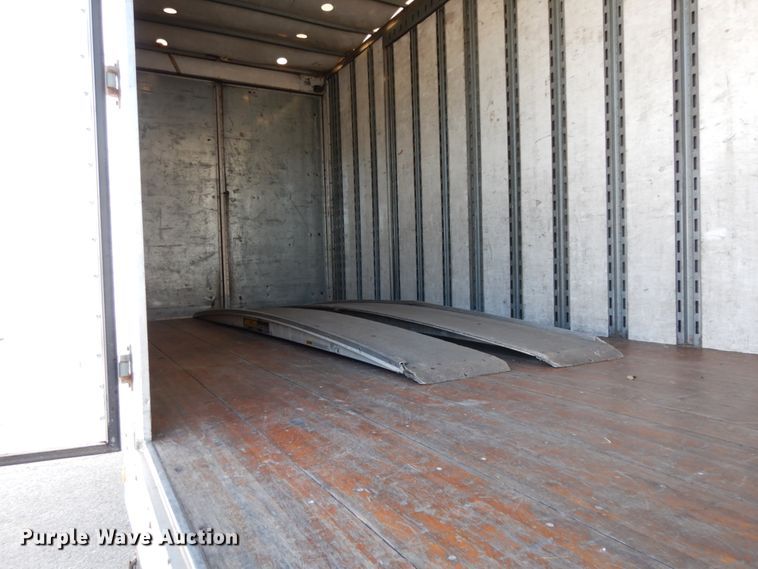 image for item DJ0772 2006 International 4300  box truck