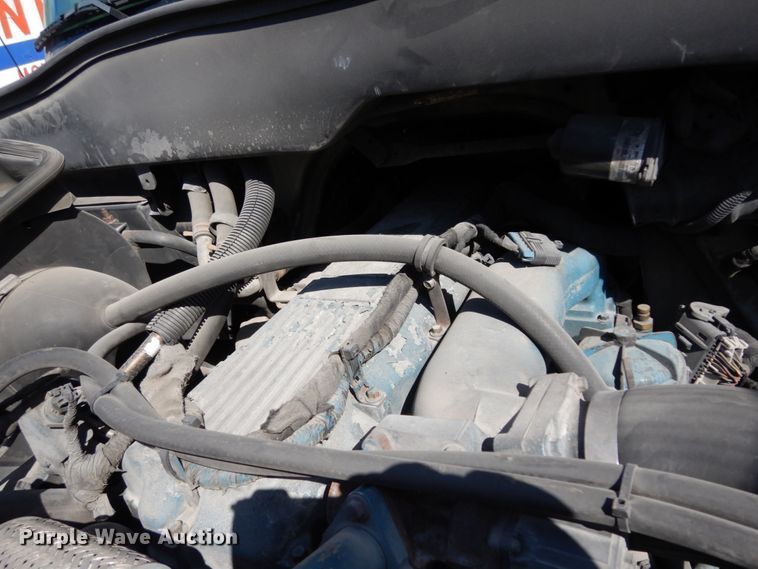 image for item DJ0772 2006 International 4300  box truck