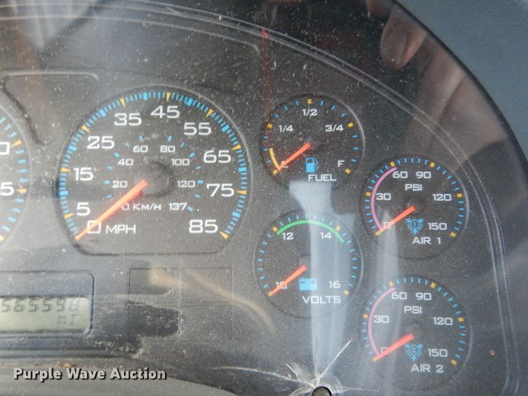 image for item DJ0772 2006 International 4300  box truck