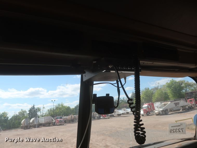 image for item DJ1886 2002 International 9200i  semi truck