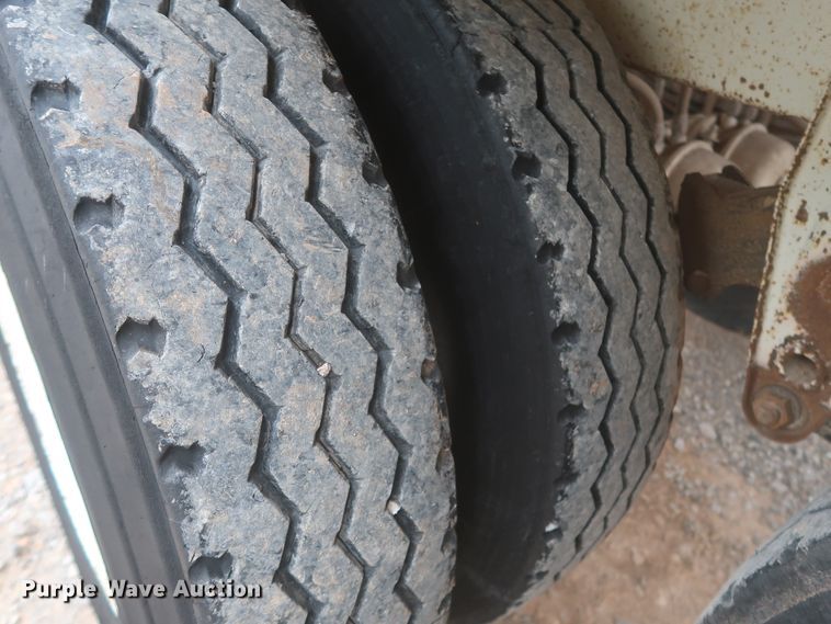 image for item DJ1887 2011 CTS BDT-40  bottom dump trailer