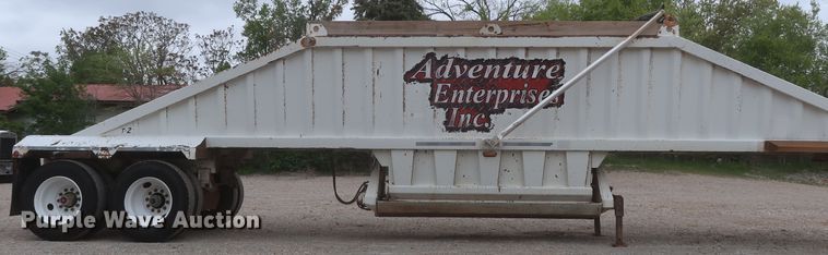 image for item DJ1888 2006 CTS BDT-40  bottom dump trailer