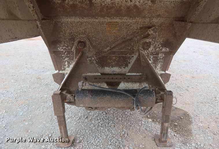 image for item DJ1888 2006 CTS BDT-40  bottom dump trailer