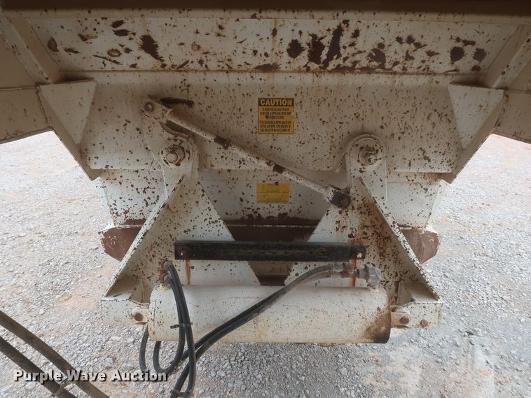 image for item DJ1888 2006 CTS BDT-40  bottom dump trailer