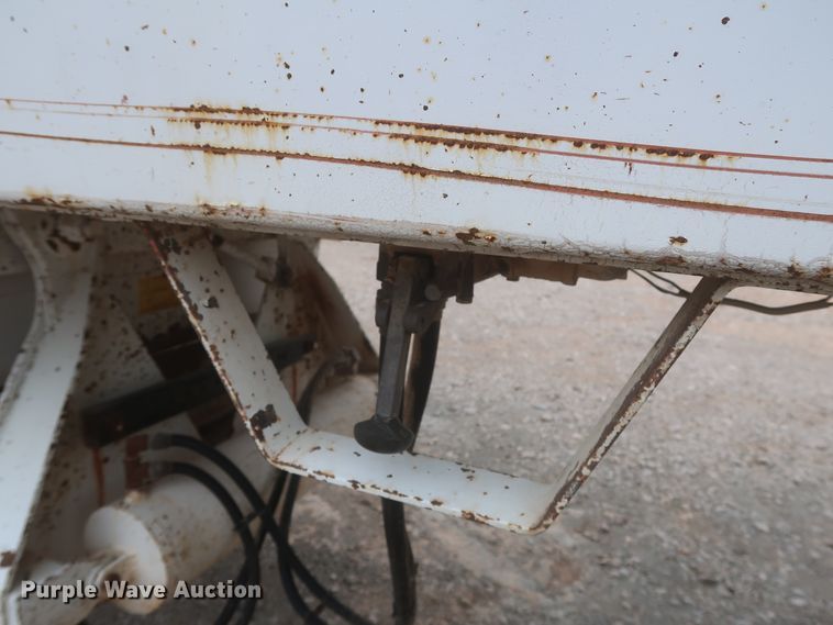 image for item DJ1888 2006 CTS BDT-40  bottom dump trailer