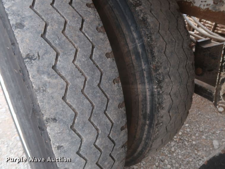 image for item DJ1888 2006 CTS BDT-40  bottom dump trailer