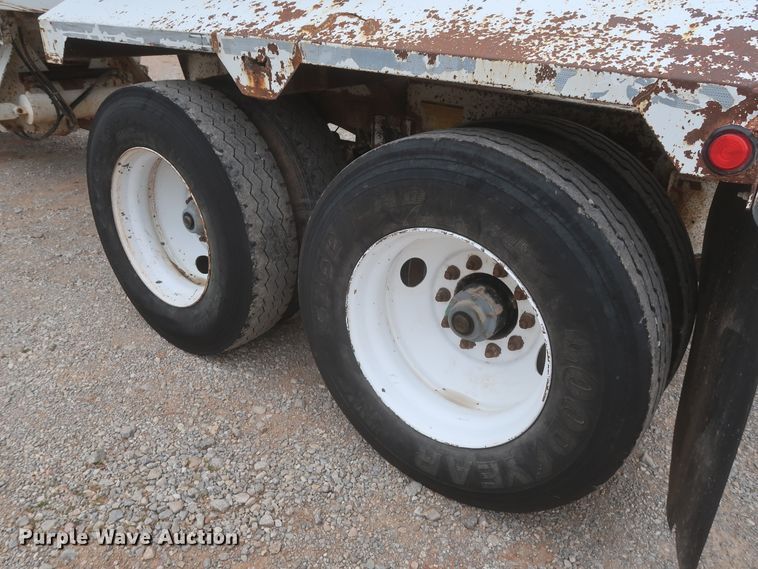 image for item DJ1888 2006 CTS BDT-40  bottom dump trailer