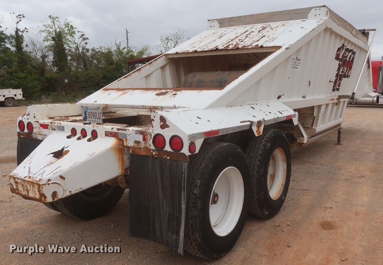 image for item DJ1889 2005 CTS BDT-40  bottom dump trailer