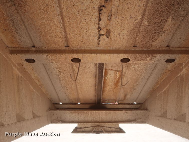 image for item DJ1889 2005 CTS BDT-40  bottom dump trailer