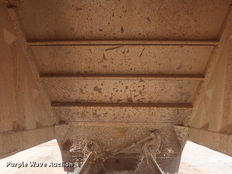 image for item DJ1889 2005 CTS BDT-40  bottom dump trailer