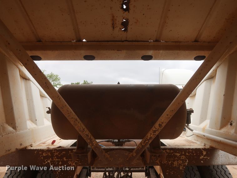 image for item DJ1889 2005 CTS BDT-40  bottom dump trailer