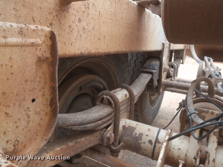 image for item DJ1889 2005 CTS BDT-40  bottom dump trailer