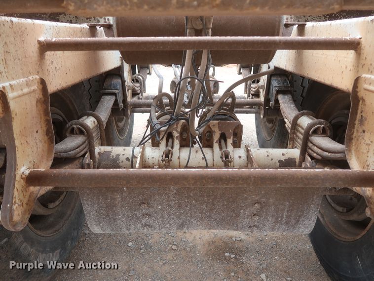 image for item DJ1889 2005 CTS BDT-40  bottom dump trailer