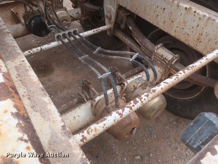 image for item DJ1889 2005 CTS BDT-40  bottom dump trailer