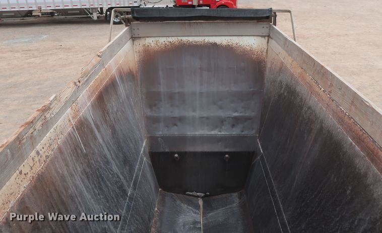 image for item DJ1889 2005 CTS BDT-40  bottom dump trailer