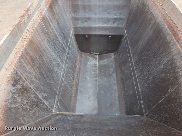 image for item DJ1889 2005 CTS BDT-40  bottom dump trailer