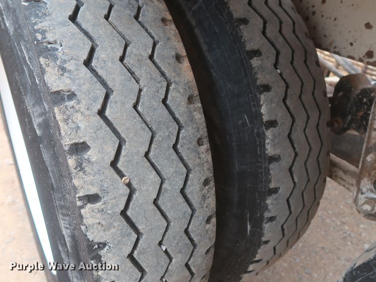 image for item DJ1889 2005 CTS BDT-40  bottom dump trailer