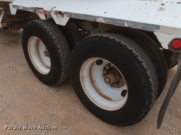 image for item DJ1889 2005 CTS BDT-40  bottom dump trailer