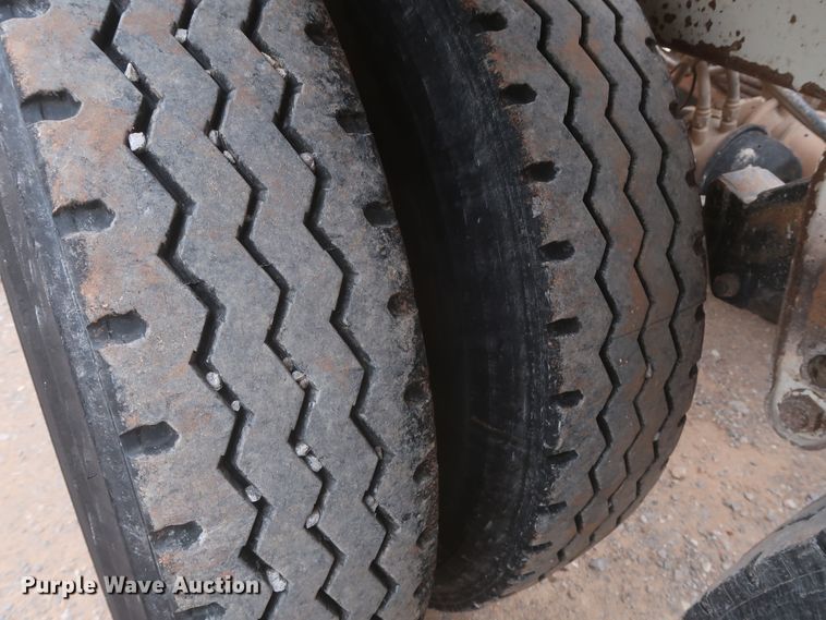 image for item DJ1889 2005 CTS BDT-40  bottom dump trailer