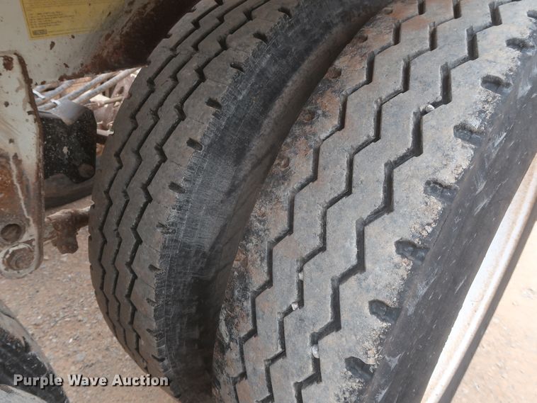 image for item DJ1889 2005 CTS BDT-40  bottom dump trailer