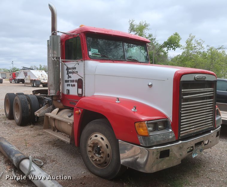 image for item DJ1891 2001 Freightliner FLD  semi truck