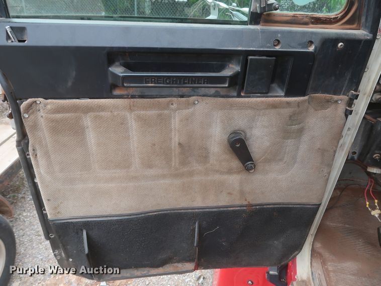 image for item DJ1891 2001 Freightliner FLD  semi truck