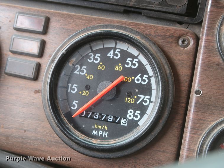 image for item DJ1891 2001 Freightliner FLD  semi truck