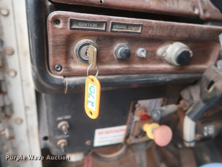 image for item DJ1891 2001 Freightliner FLD  semi truck