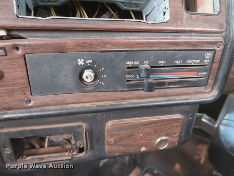 image for item DJ1891 2001 Freightliner FLD  semi truck