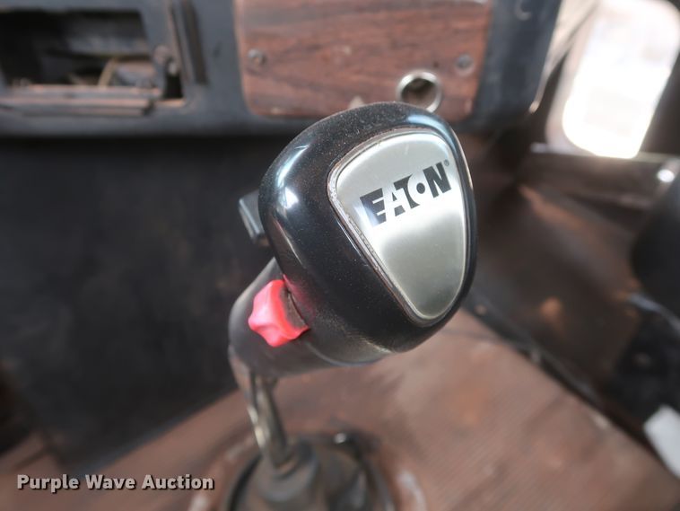 image for item DJ1891 2001 Freightliner FLD  semi truck