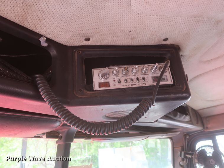 image for item DJ1891 2001 Freightliner FLD  semi truck