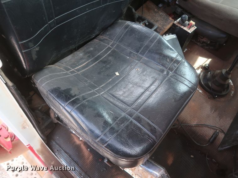 image for item DJ1891 2001 Freightliner FLD  semi truck