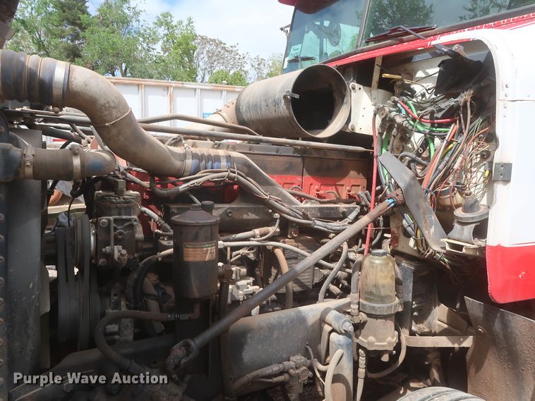 image for item DJ1891 2001 Freightliner FLD  semi truck