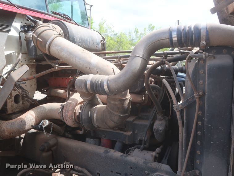 image for item DJ1891 2001 Freightliner FLD  semi truck