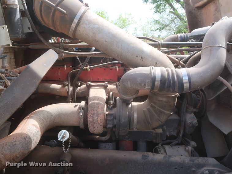 image for item DJ1891 2001 Freightliner FLD  semi truck