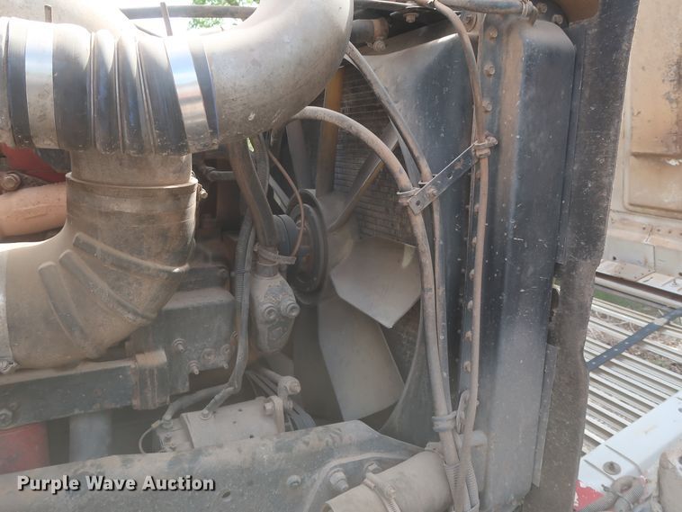 image for item DJ1891 2001 Freightliner FLD  semi truck