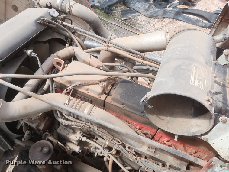 image for item DJ1891 2001 Freightliner FLD  semi truck