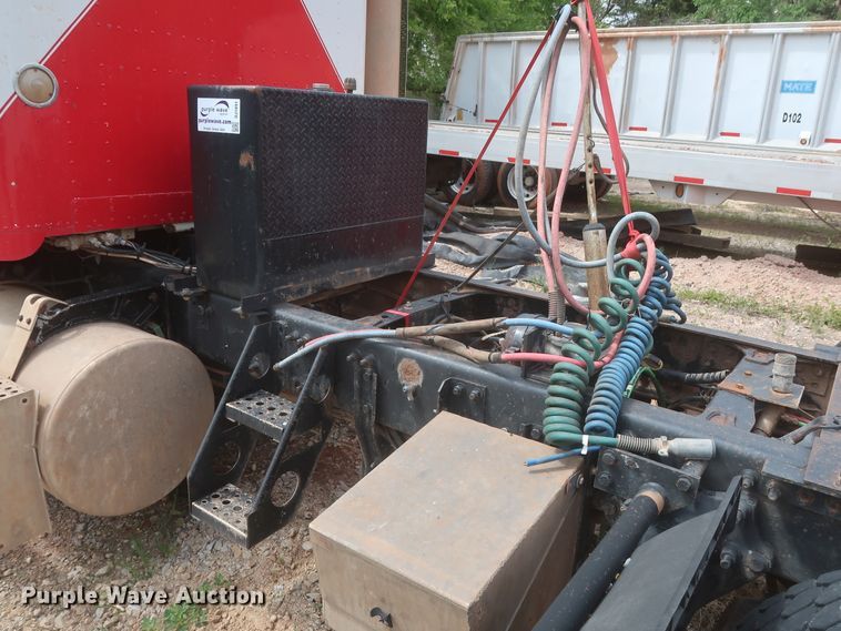 image for item DJ1891 2001 Freightliner FLD  semi truck