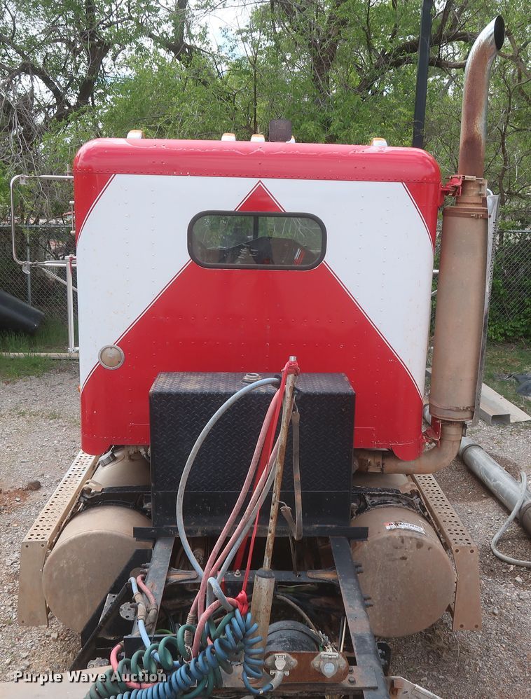 image for item DJ1891 2001 Freightliner FLD  semi truck