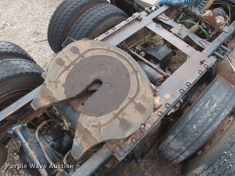 image for item DJ1891 2001 Freightliner FLD  semi truck