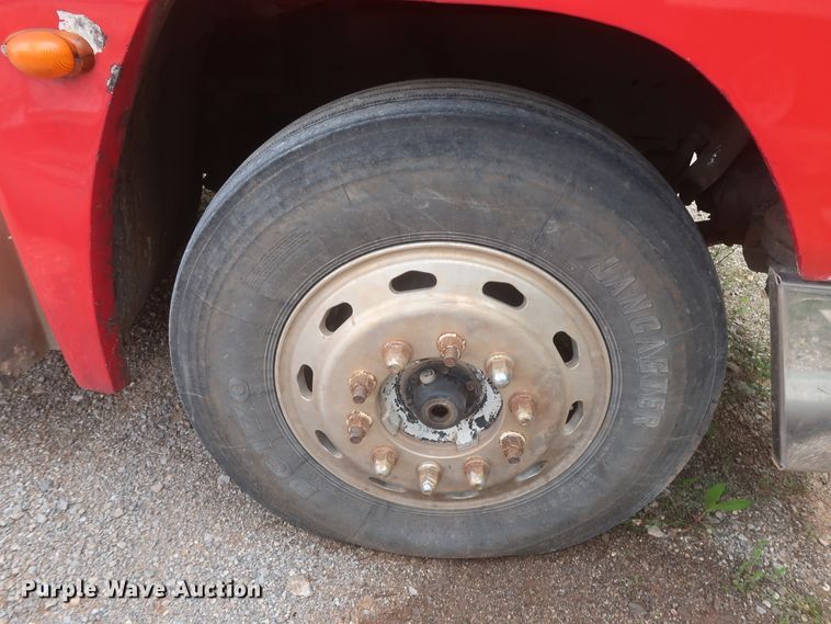 image for item DJ1891 2001 Freightliner FLD  semi truck