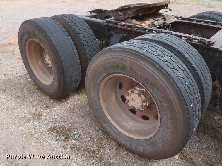 image for item DJ1891 2001 Freightliner FLD  semi truck