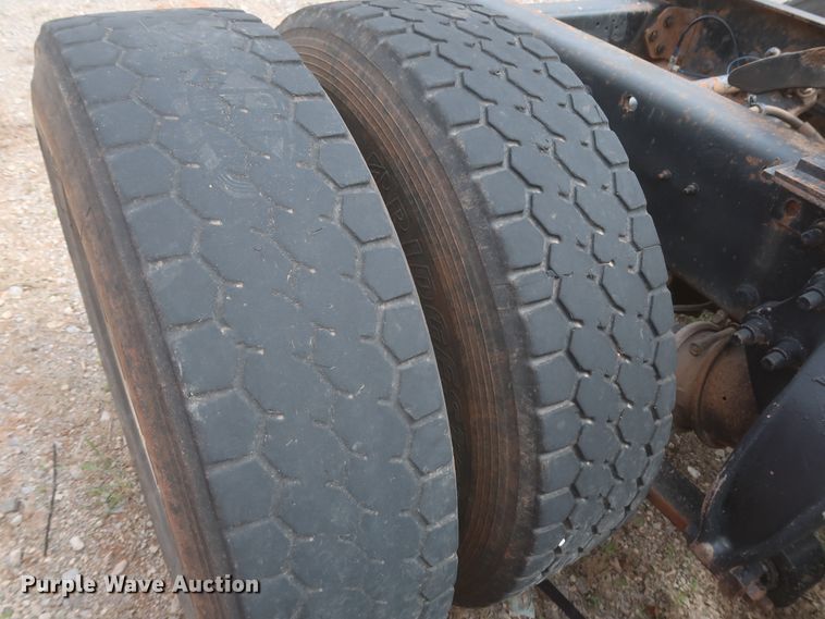 image for item DJ1891 2001 Freightliner FLD  semi truck