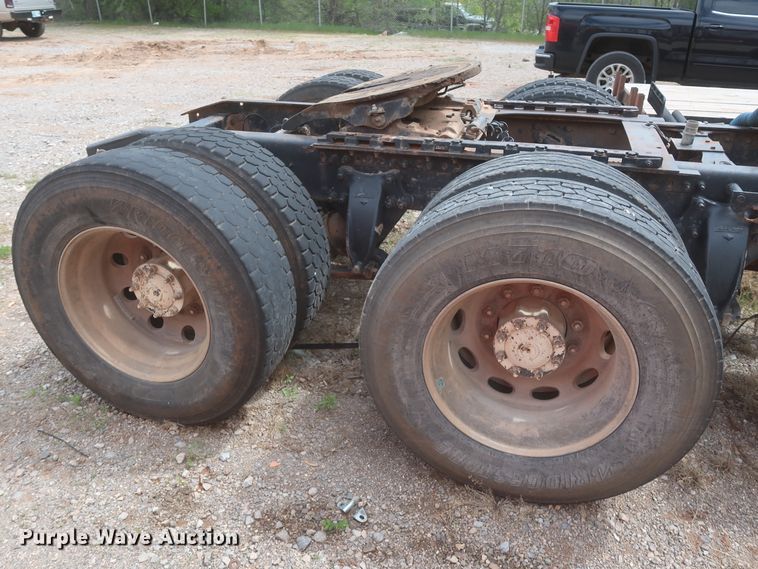 image for item DJ1891 2001 Freightliner FLD  semi truck