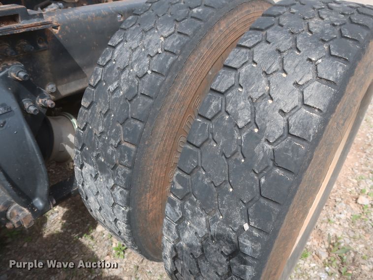 image for item DJ1891 2001 Freightliner FLD  semi truck