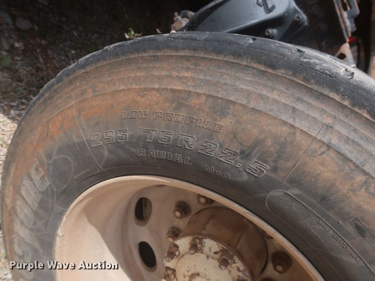 image for item DJ1891 2001 Freightliner FLD  semi truck