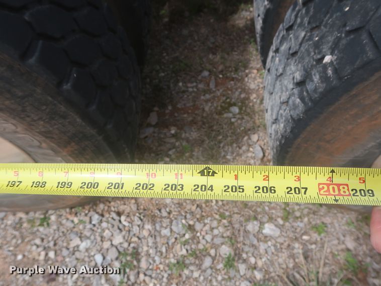 image for item DJ1891 2001 Freightliner FLD  semi truck