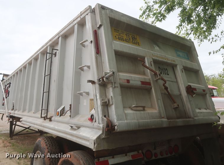 image for item DJ1892 2000 Mate  end dump trailer